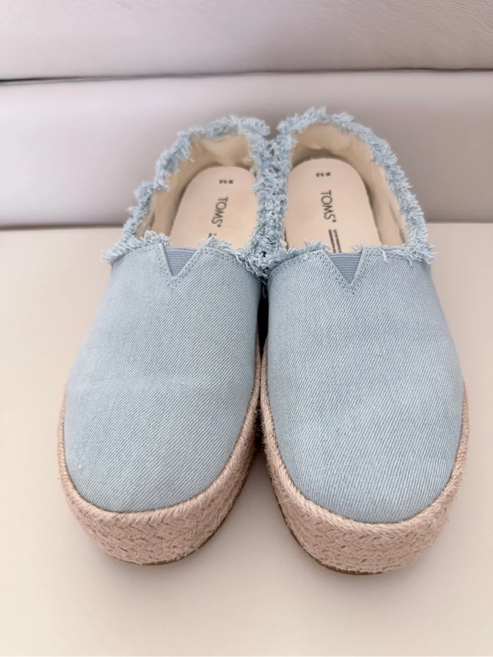 Toms like new