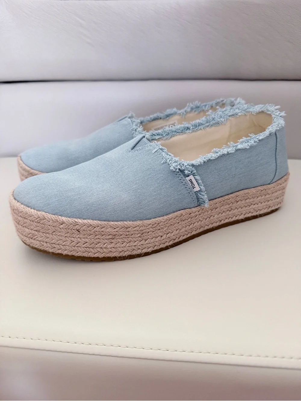 Toms like new