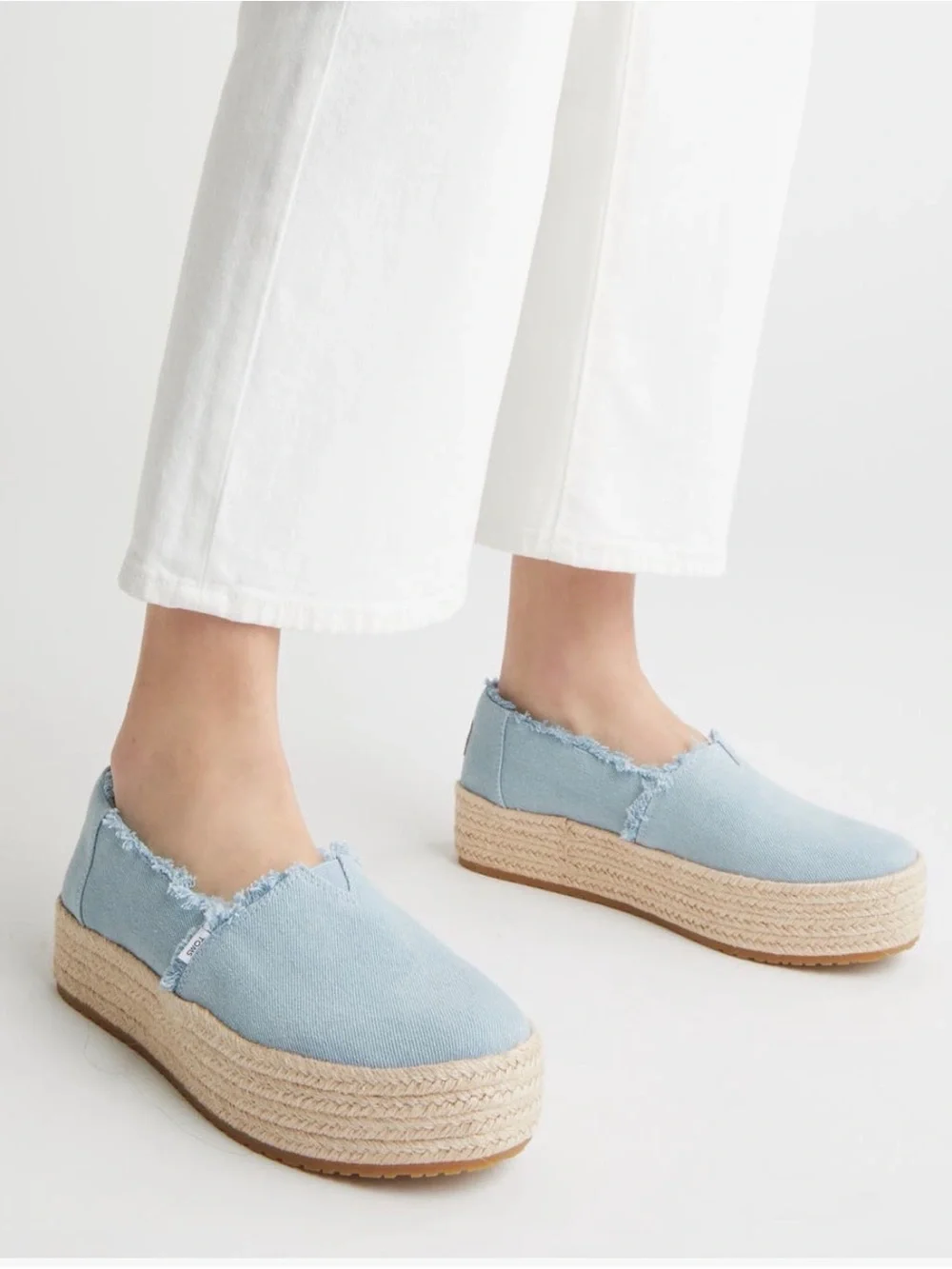 Toms like new