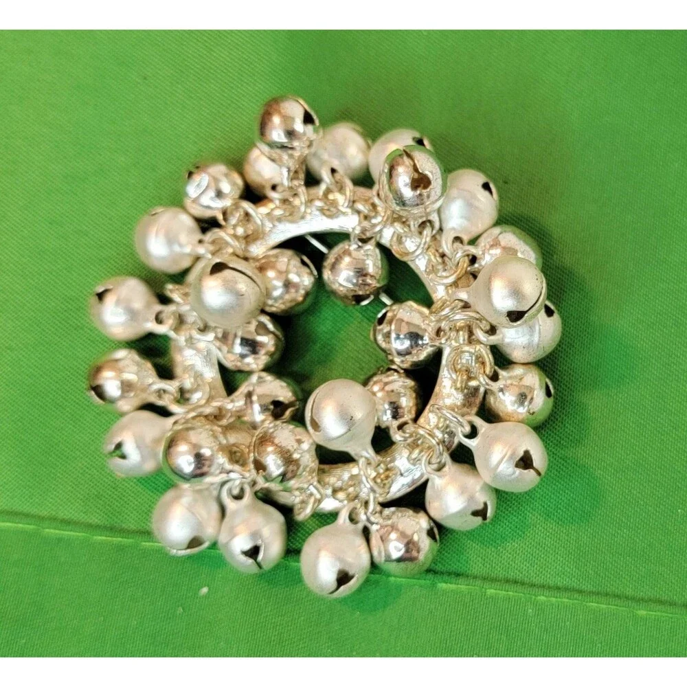 1980's Jingling Bell Wreath Brooch Pin Christmas Silver Tone Vintage 2