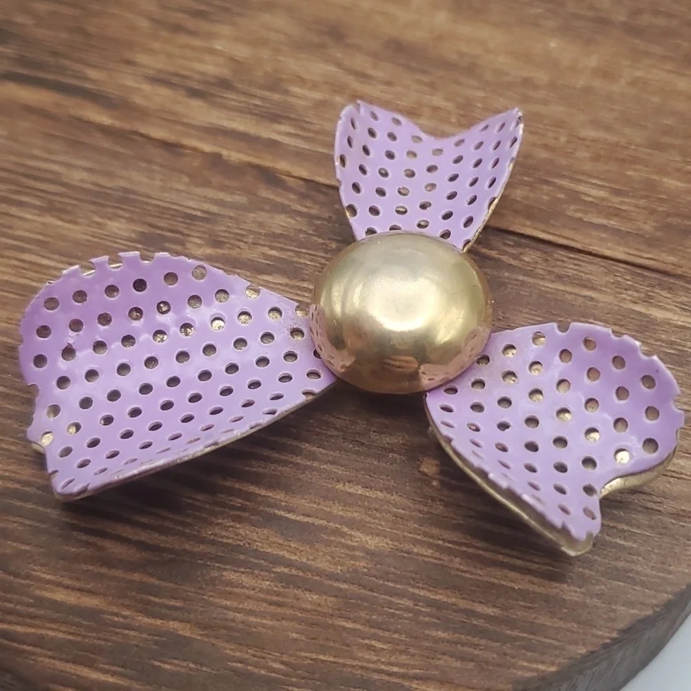 Purple flower pinwheel pin vintage‎ estate B568