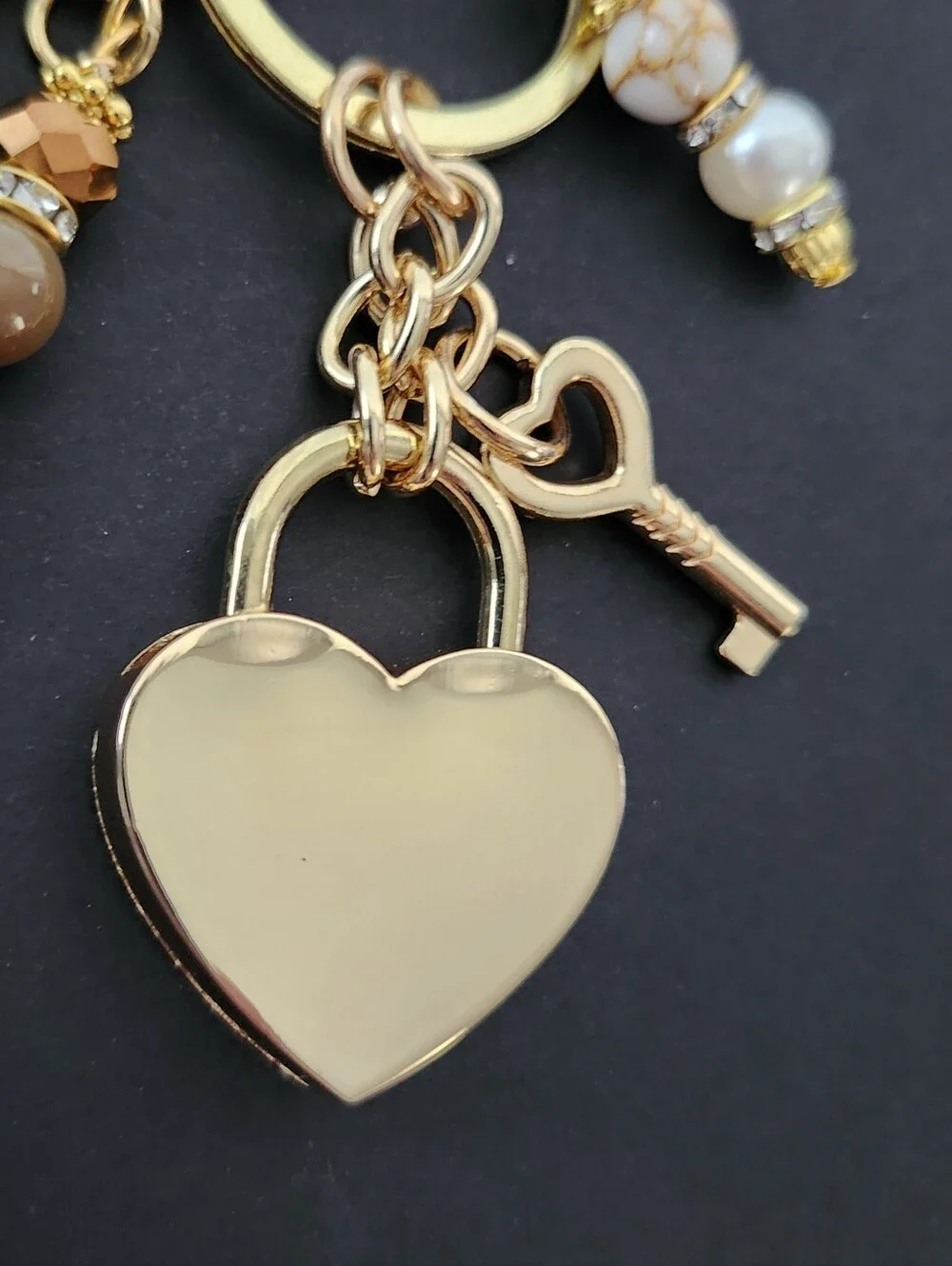 Handcrafted handbag features