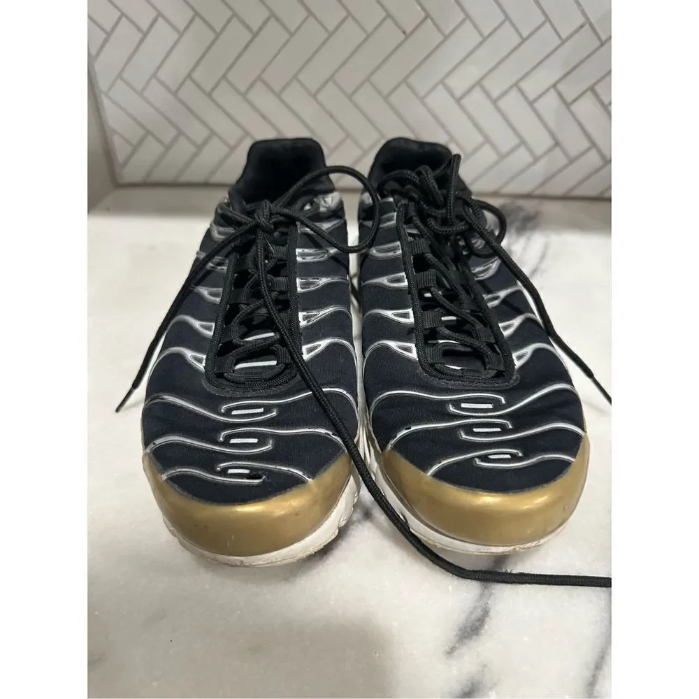 Nike Women Air Max Plus TN Metallic Gold 605112-055. Women’s size: 9.5