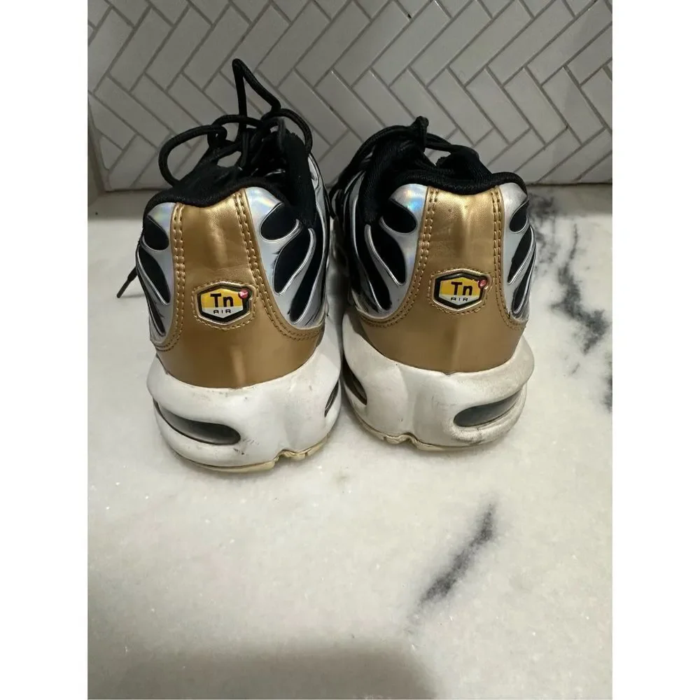 Nike Women Air Max Plus TN Metallic Gold 605112-055. Women’s size: 9.5