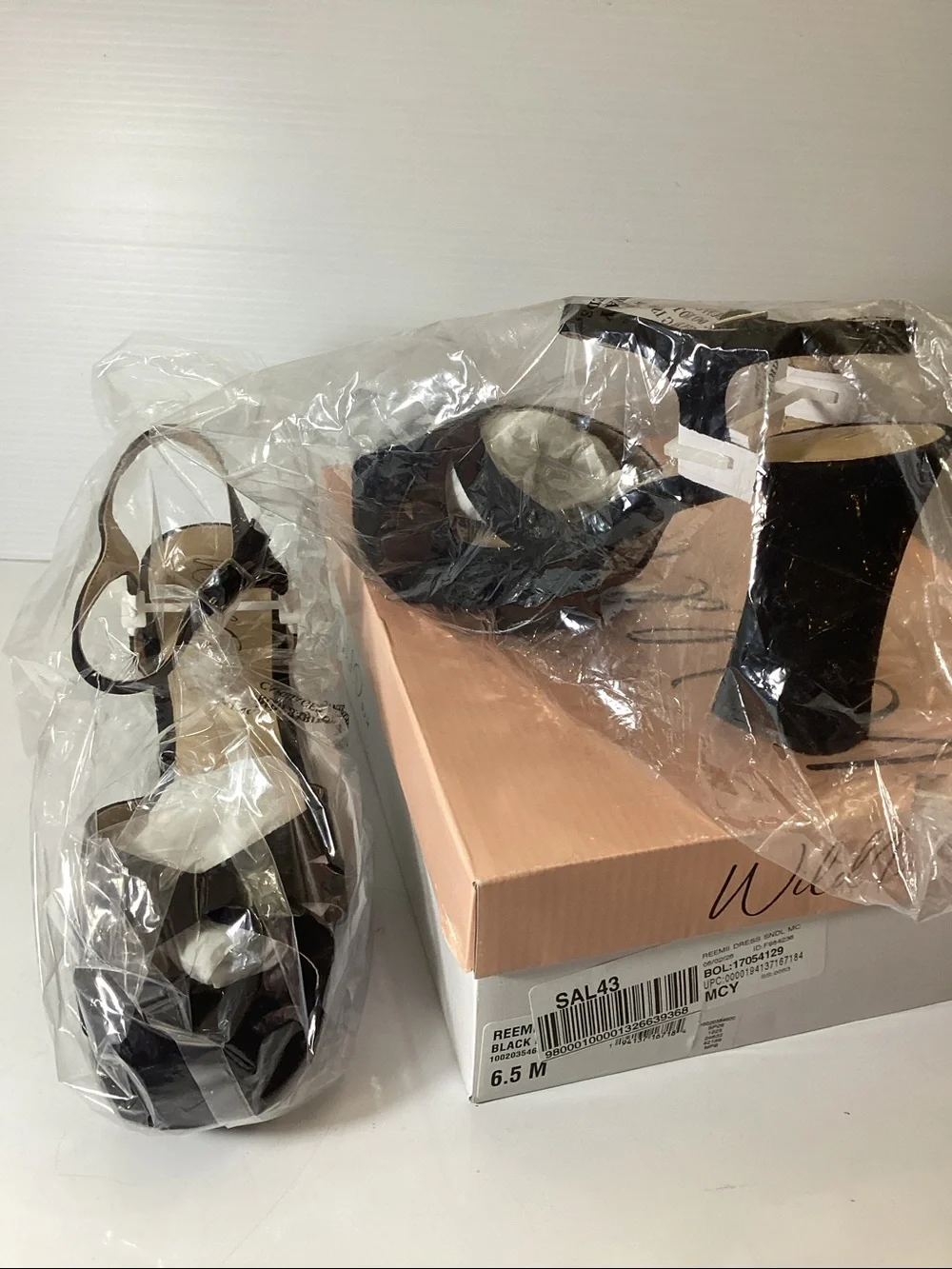 Wild Pair added round strap