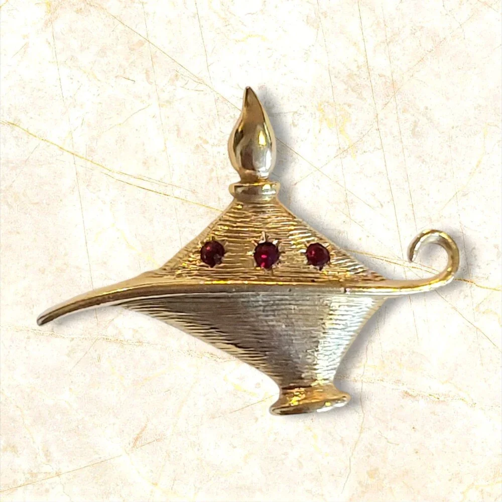 Vintage Gold Tone Red Crystal Genie Oil Lamp Pin Estate