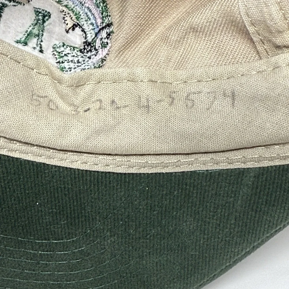 Sportsman stroll features embroidered