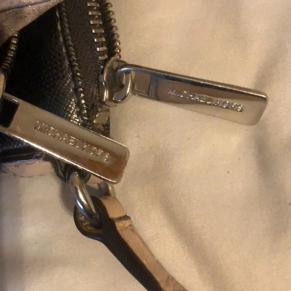 Michael Kors MK signature crossbody bag