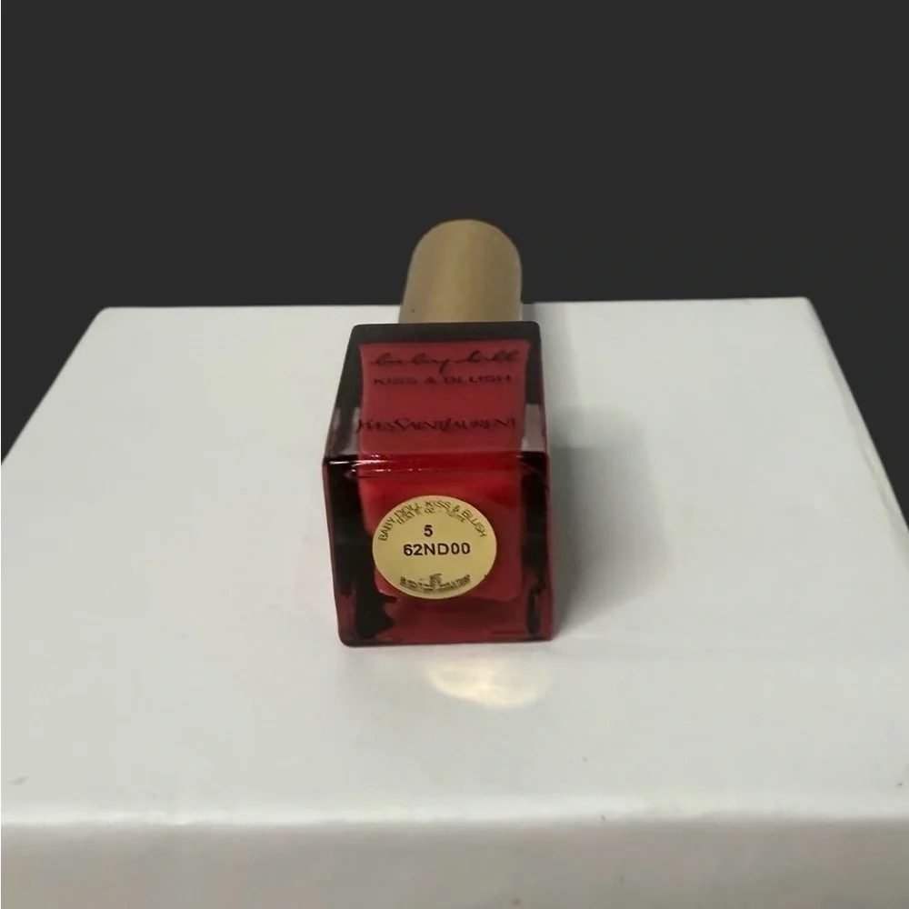 Yves Saint Laurent or off elegant