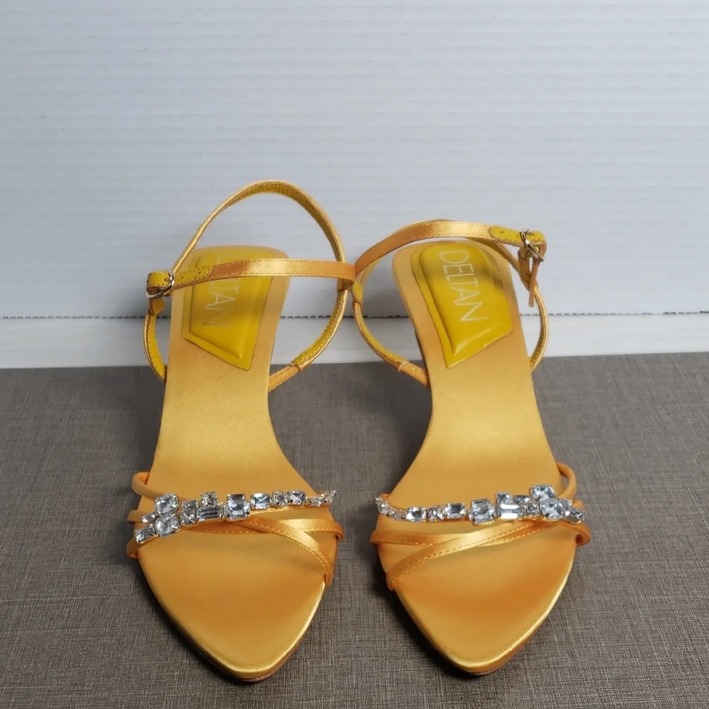 Deltan elegant eye