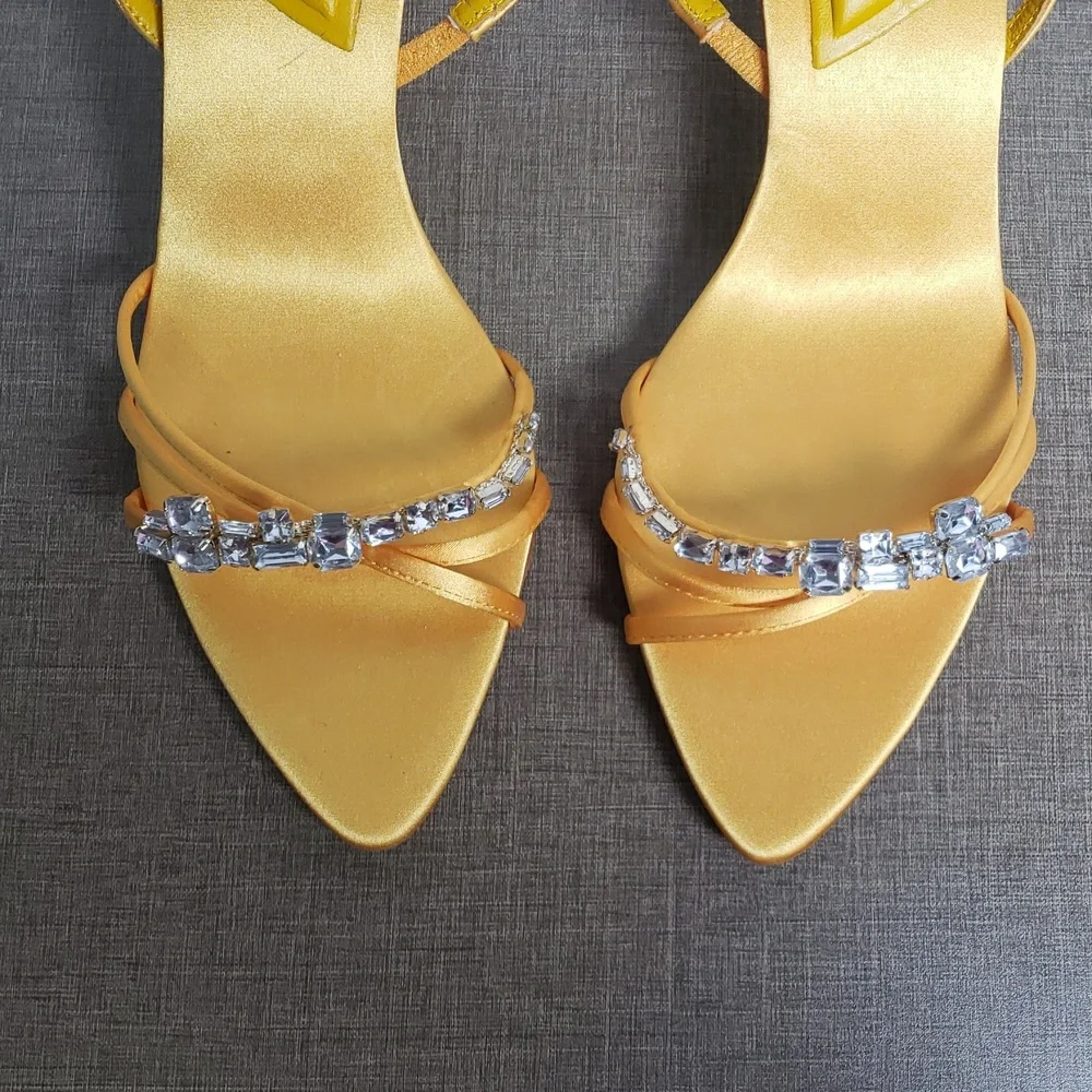 Deltan elegant eye
