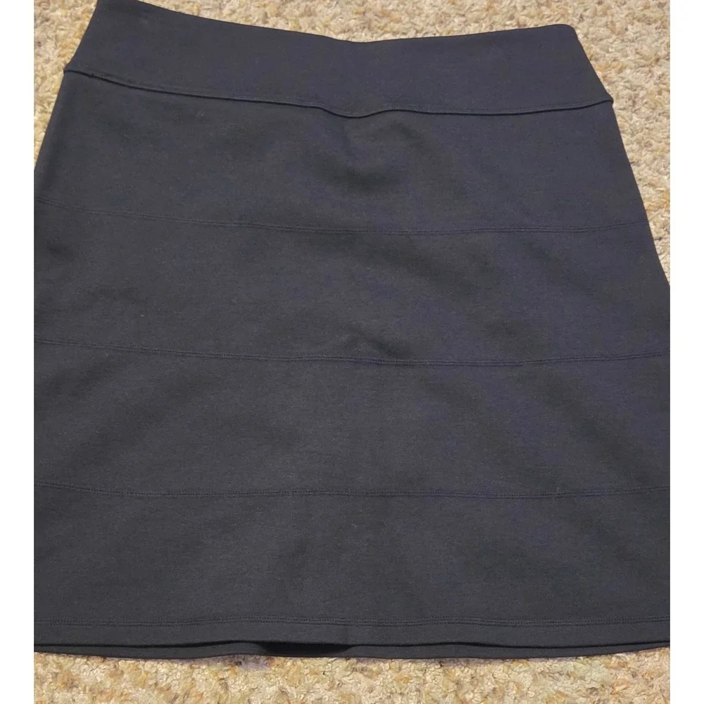 Athleta Strata A-Line Skirt Women's Size Medium Black Front Zip Pockets Black