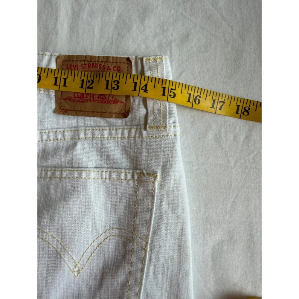 Levis capsule crisp