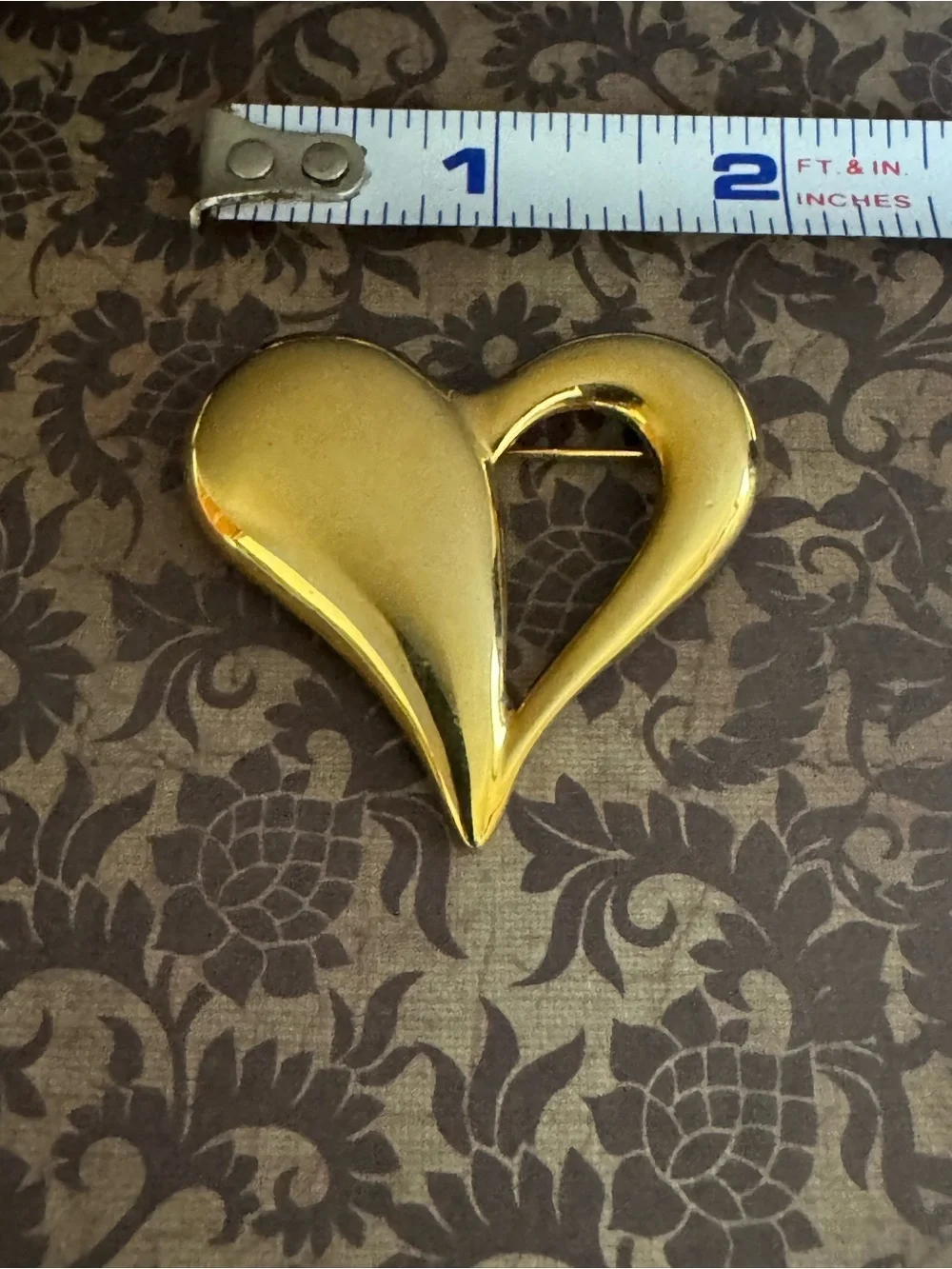 GOLD TONE HEART BROOCH