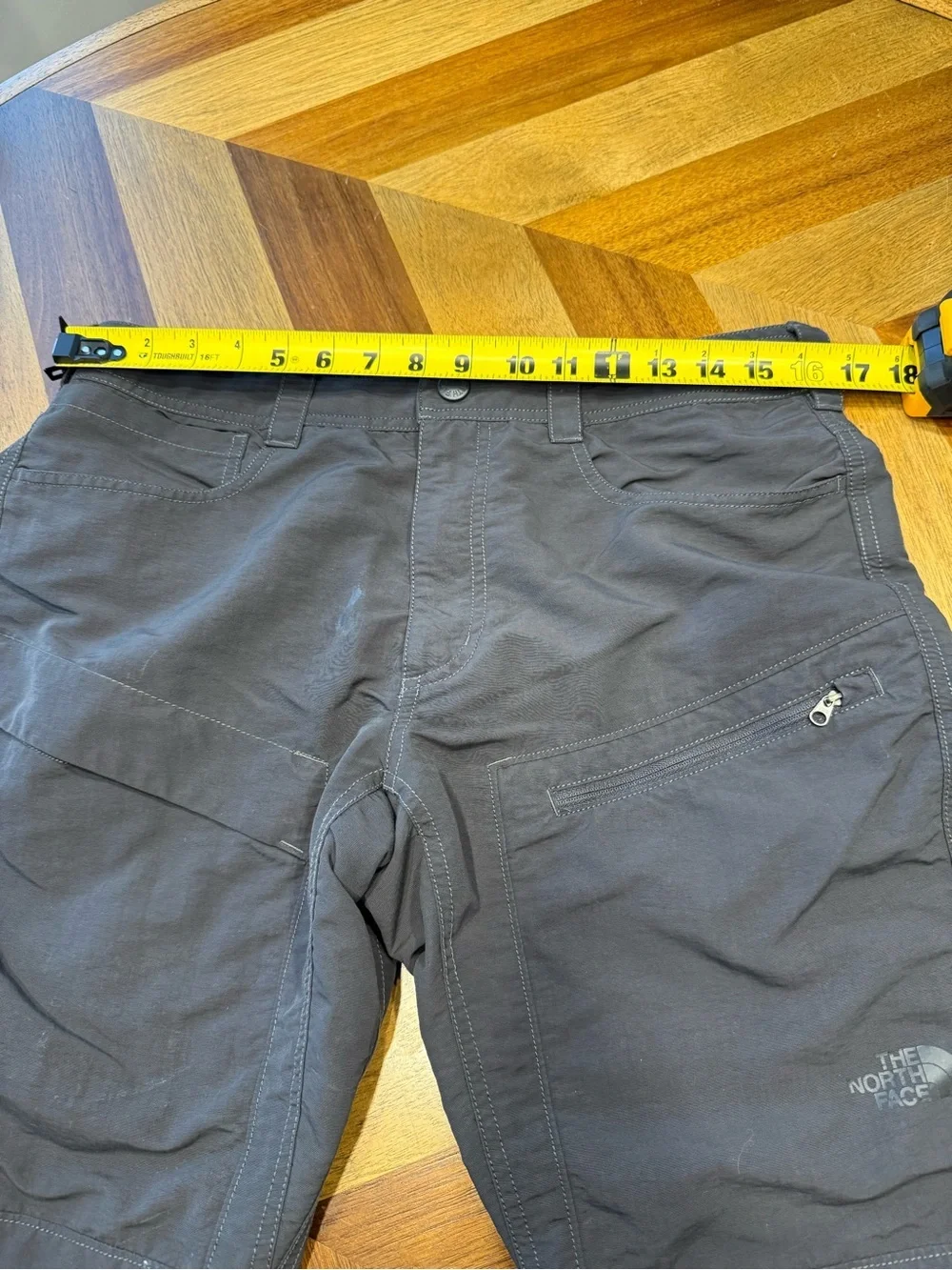 The North Face Men's Charcoal Gray Hybrid Hiking Shorts flaw