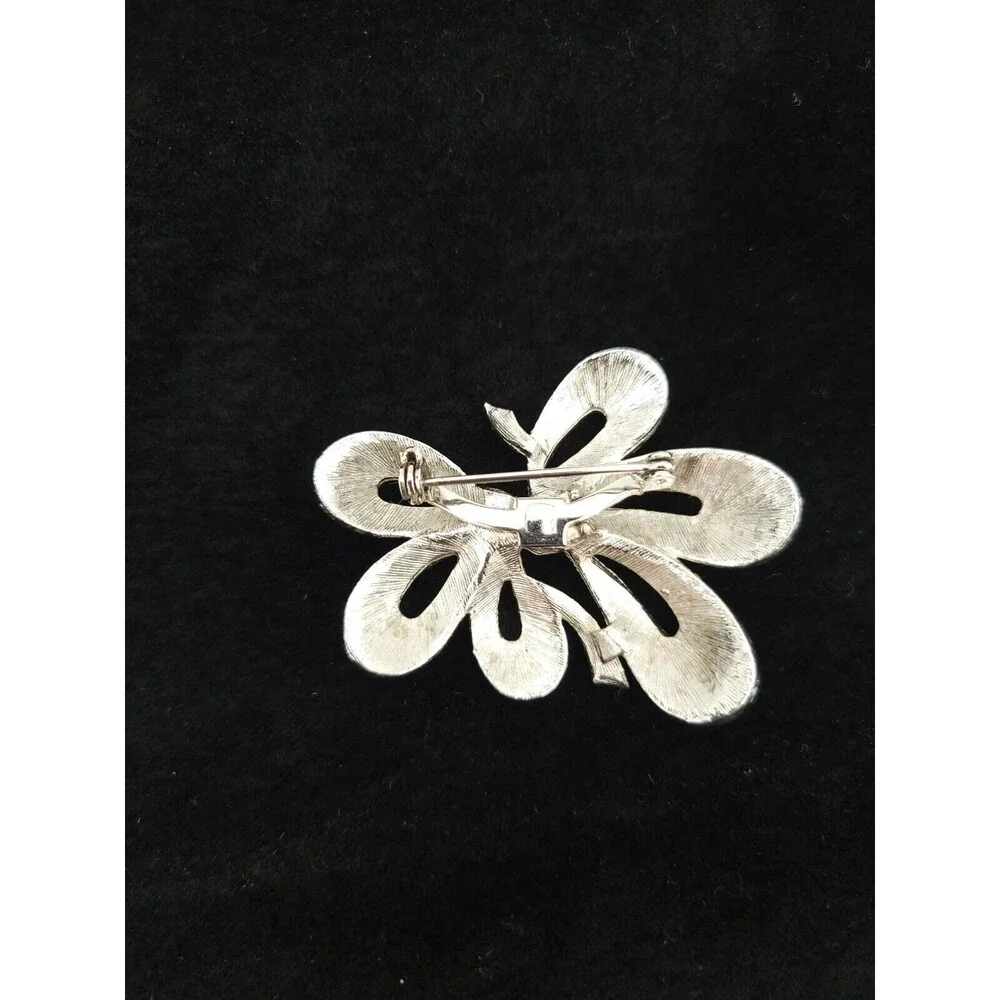 N/A approximately tone silver
