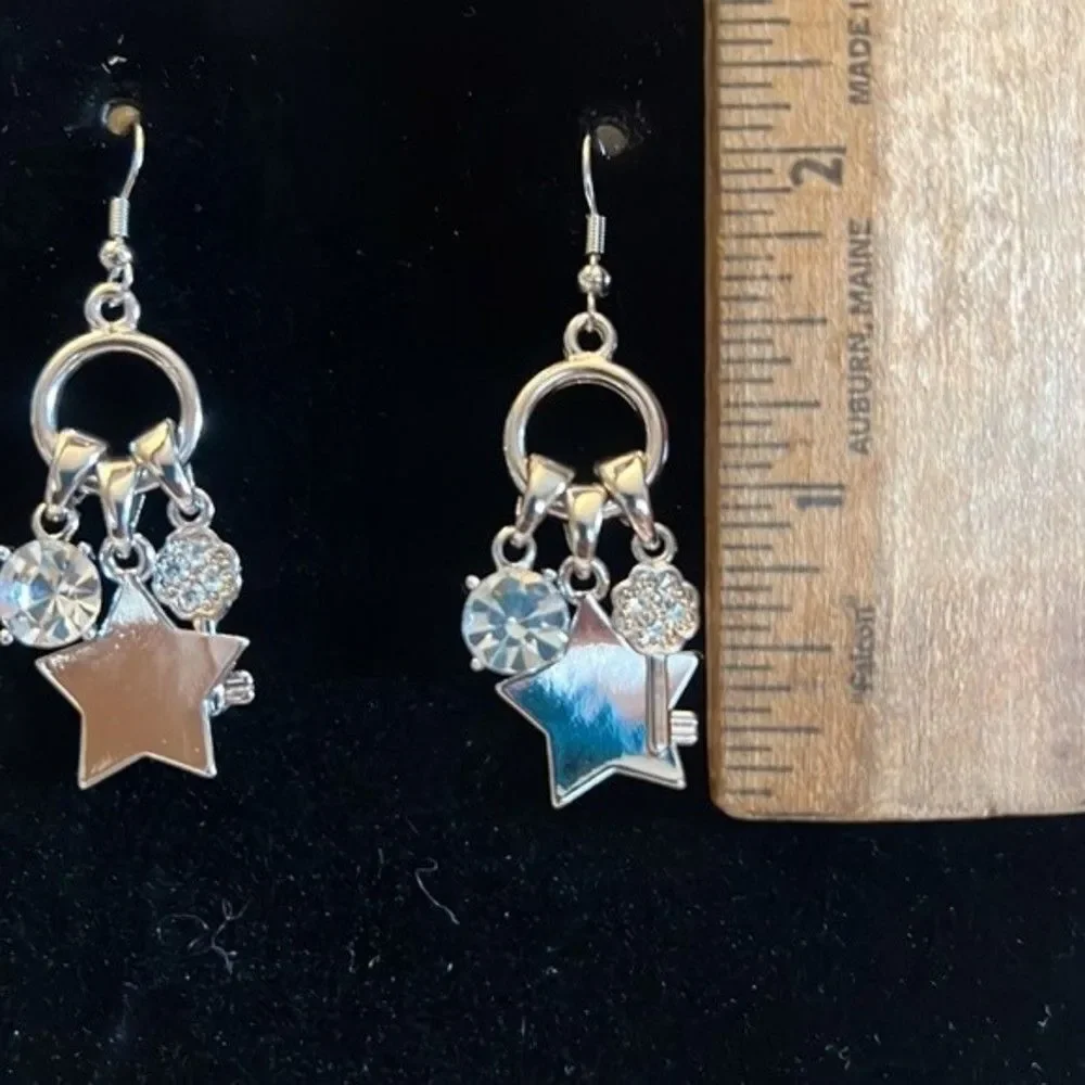 Fun silver tone dangle earrings.