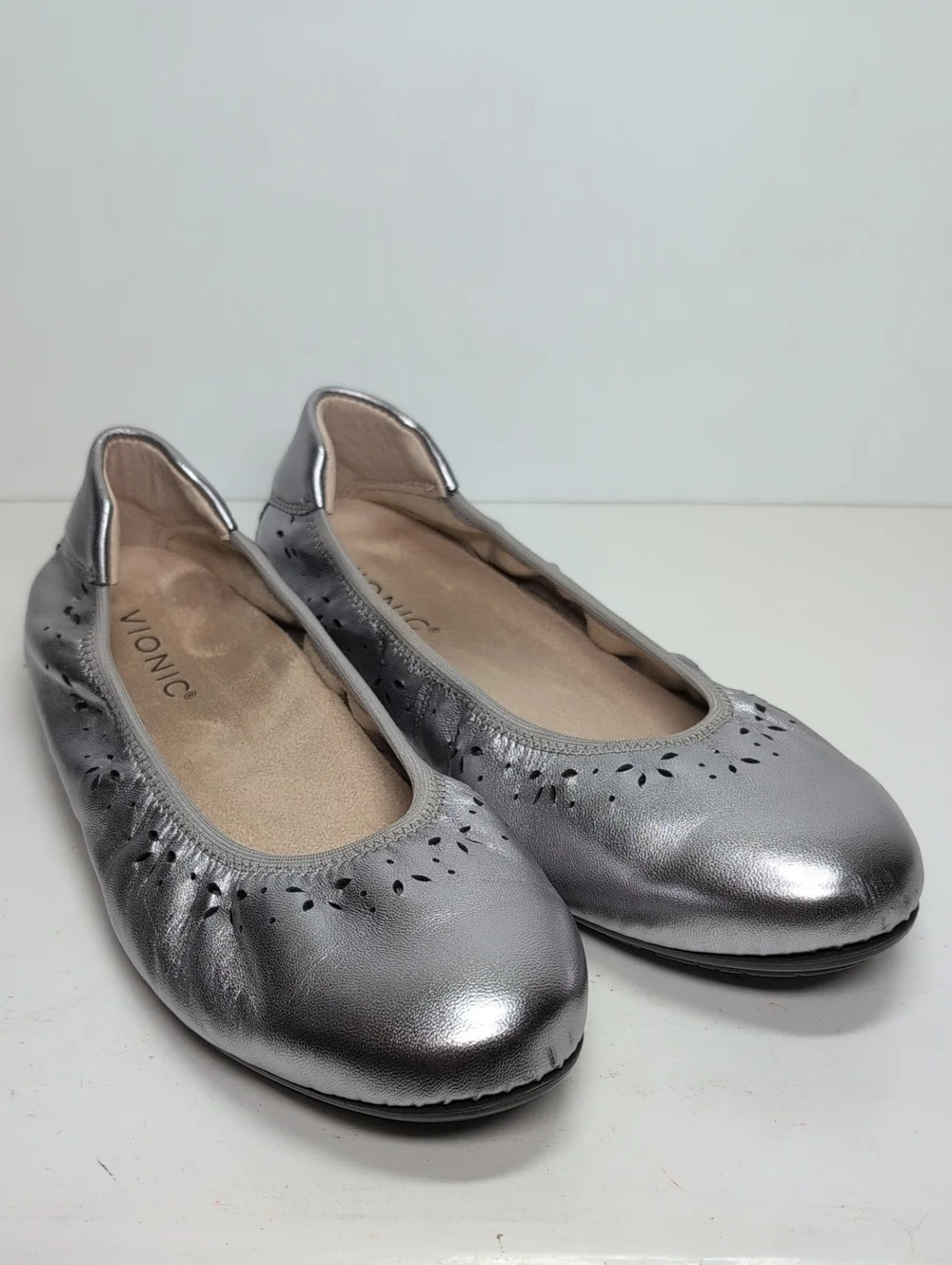 Vionic Geneva metal ballet silver flats women's size 8 EU 39