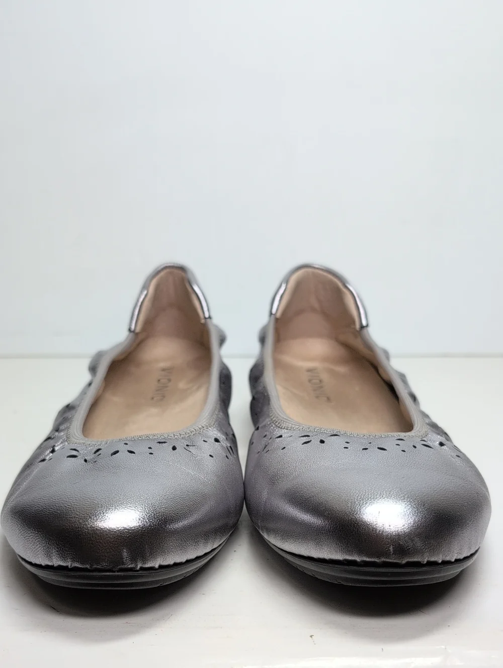 Vionic silver perforated