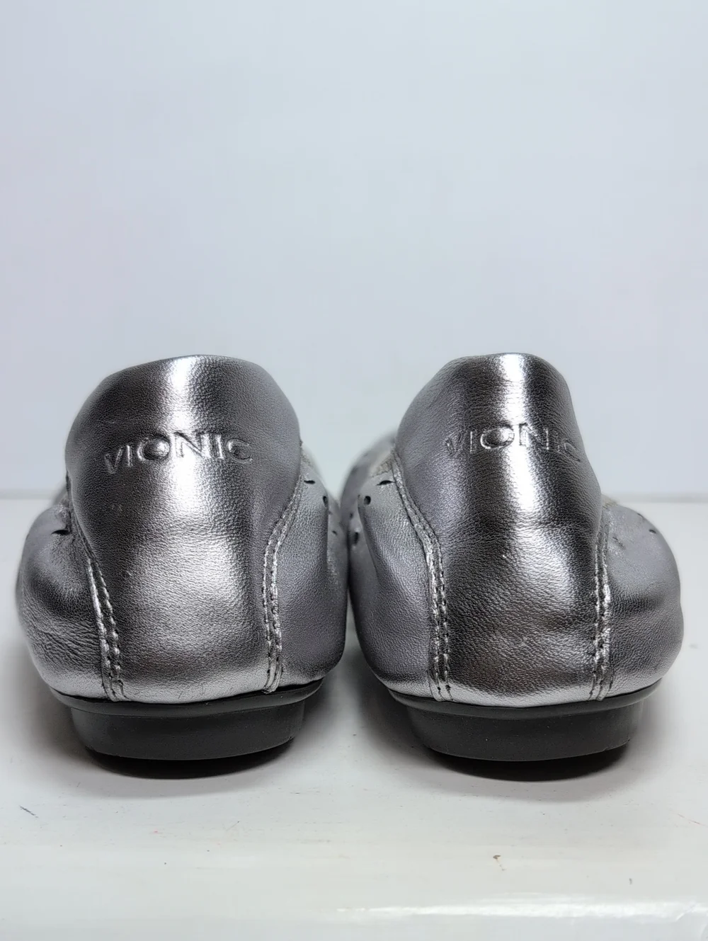 Vionic silver perforated