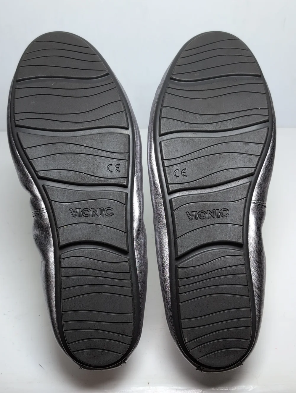 Vionic silver perforated