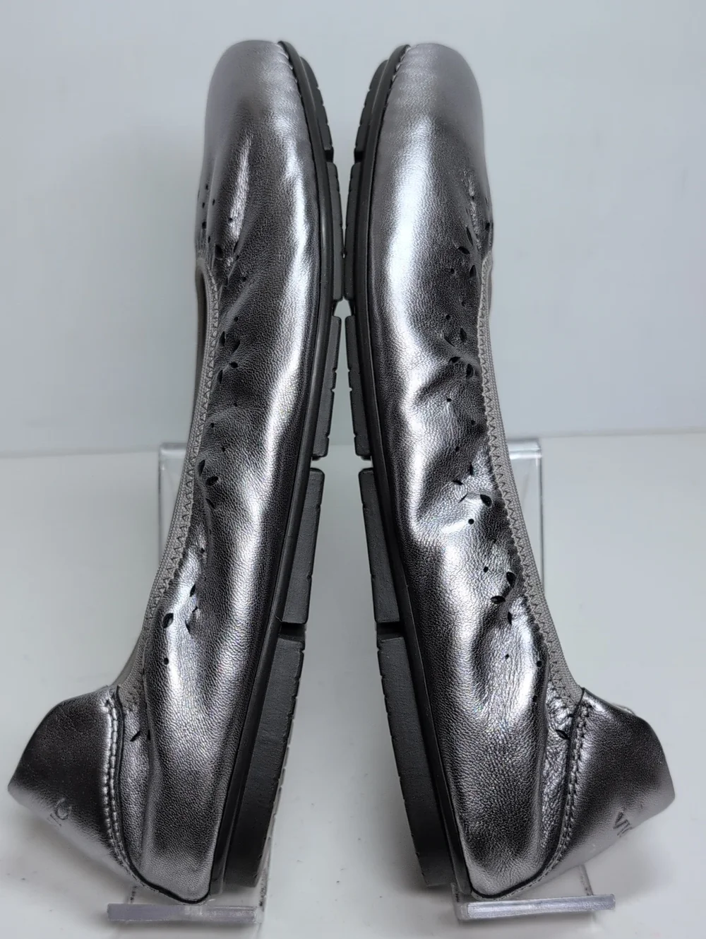 Vionic silver perforated