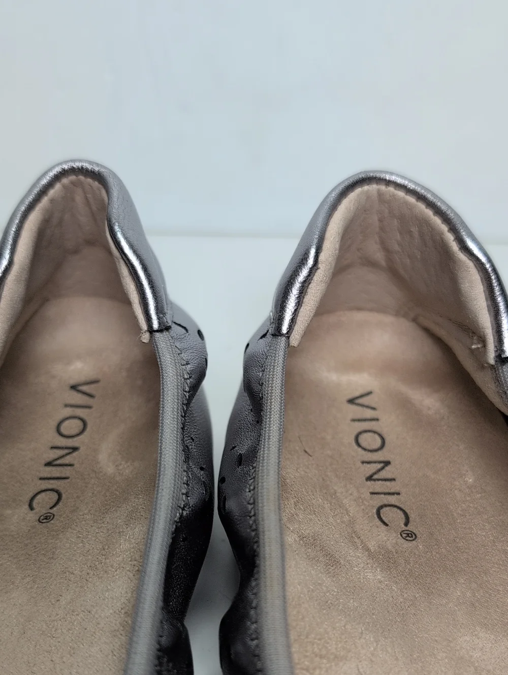 Vionic silver perforated