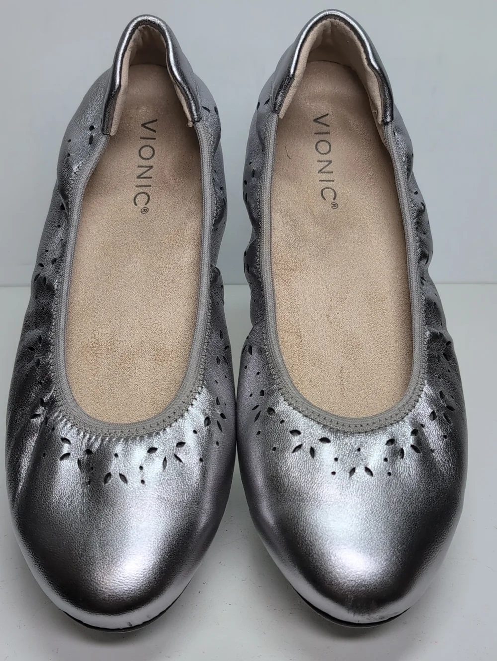 Vionic silver perforated