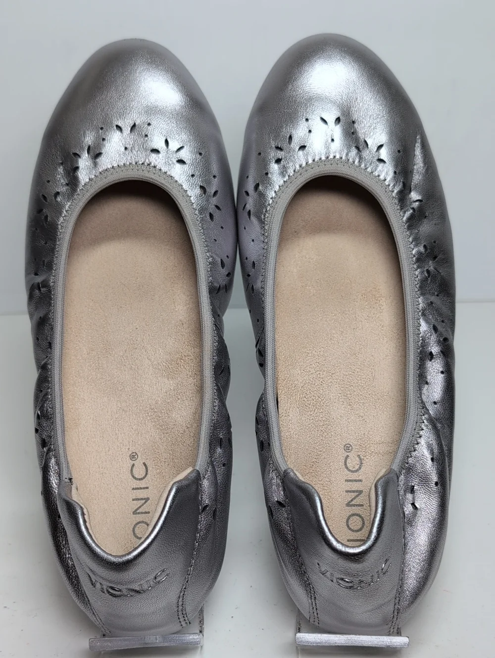 Vionic silver perforated