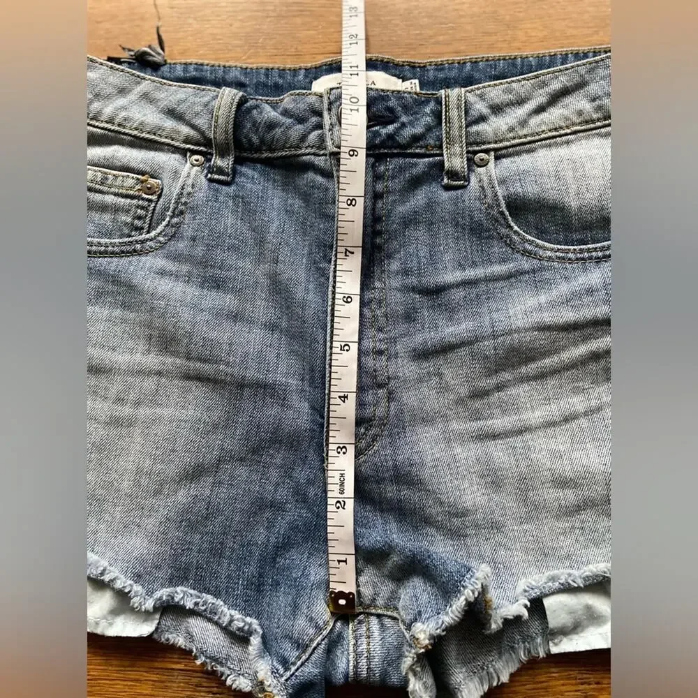 ARITZIA: Talula Distressed Cut-Off Denim Shorts sz 27