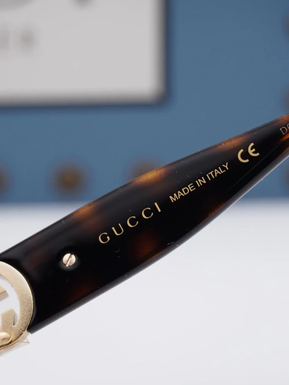 Gucci model gg1028sk