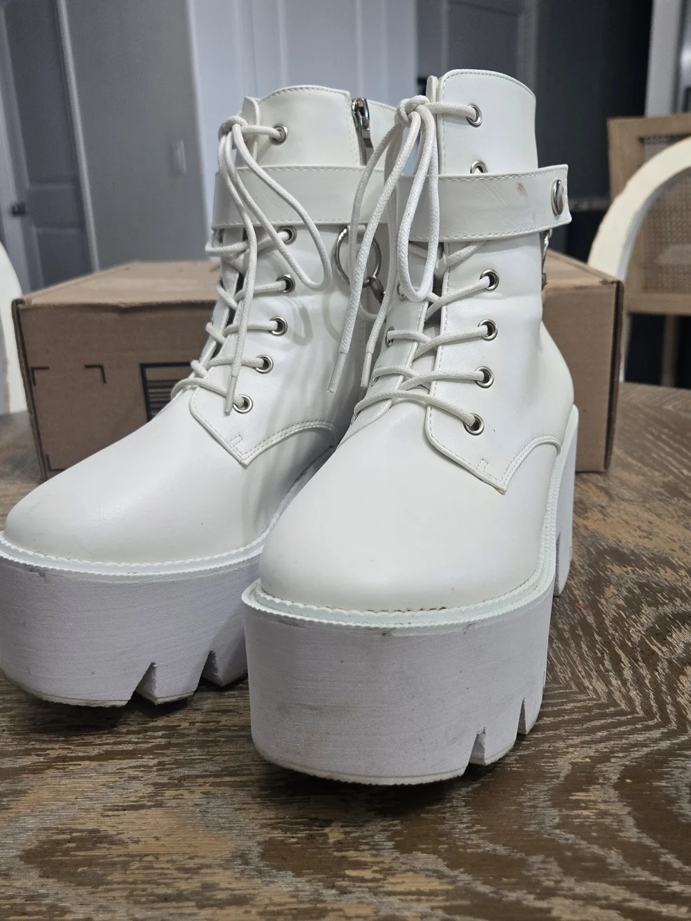 White Chunky Platform Combat Boots Silver Chain Detail Women’s Size 8