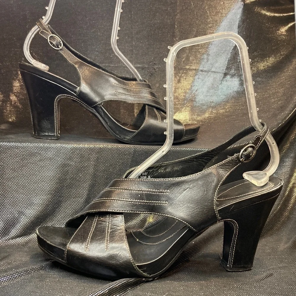 Clarks Artisan black size 10 heels. Leather is soft and supple.  Fc‎ 2