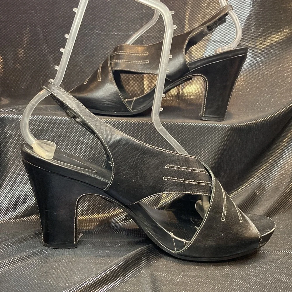 Clarks artisan black