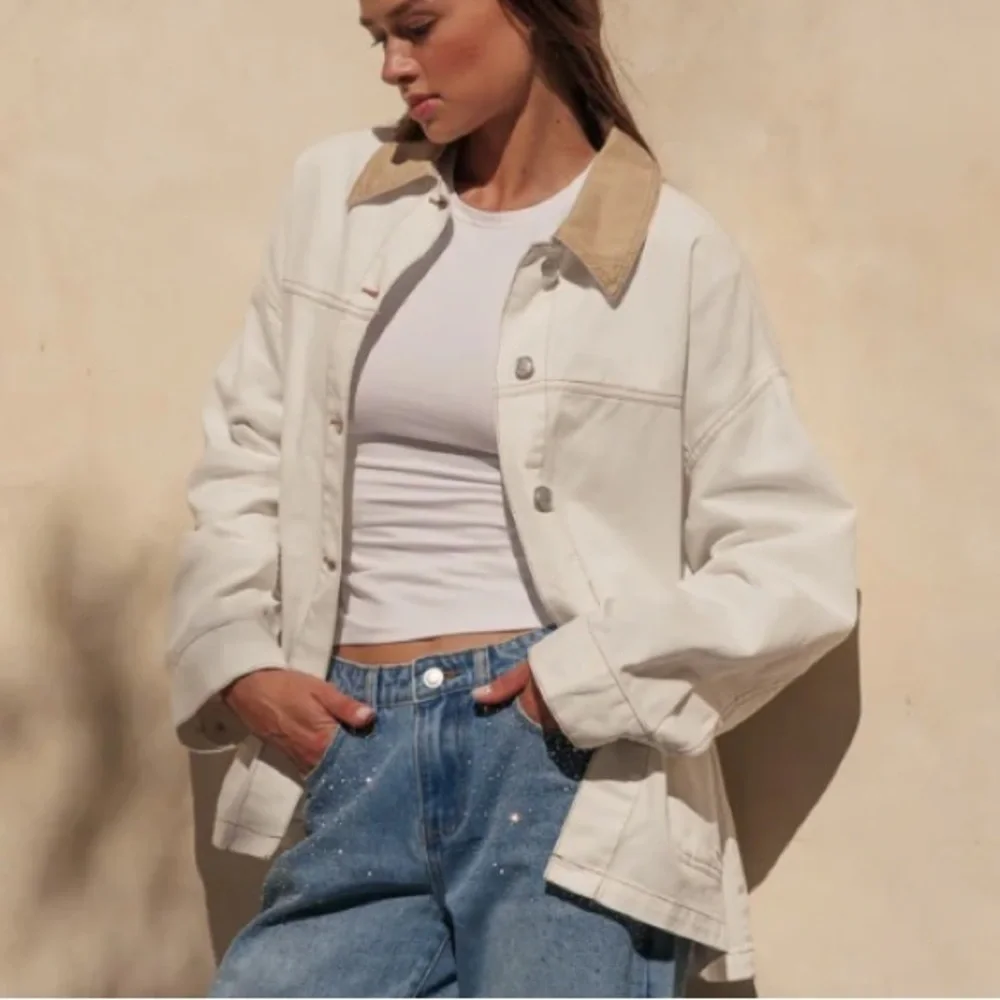 CREAM DENIM BARN JACKET WITH BROWN COLLAR!! Adorable!!! L