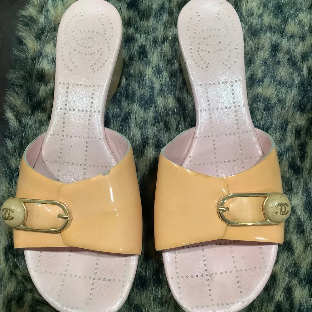 CHANEL ORANGE | PINK PATENT LEATHER‎ SANDALS