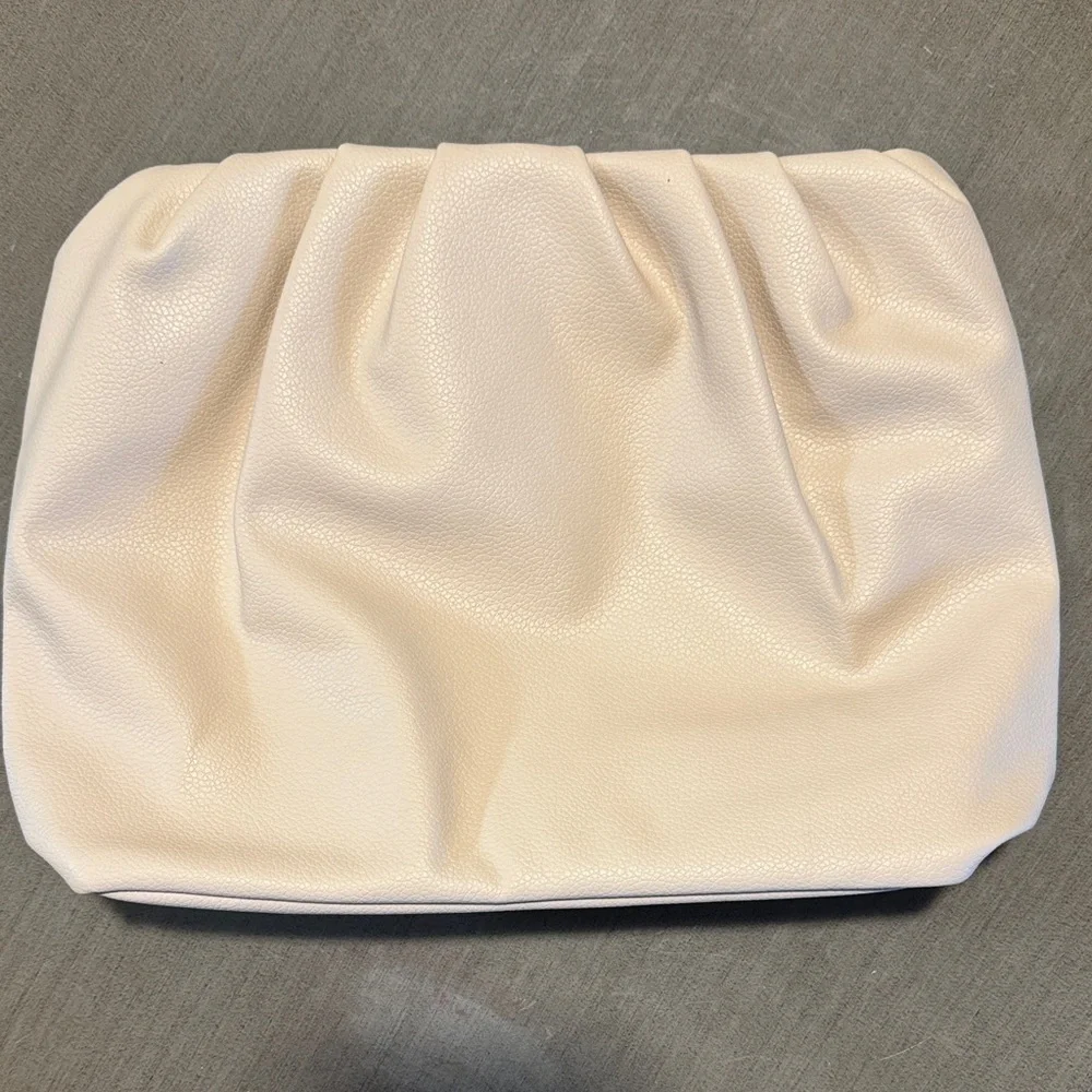 Moroccanoil clutch soft