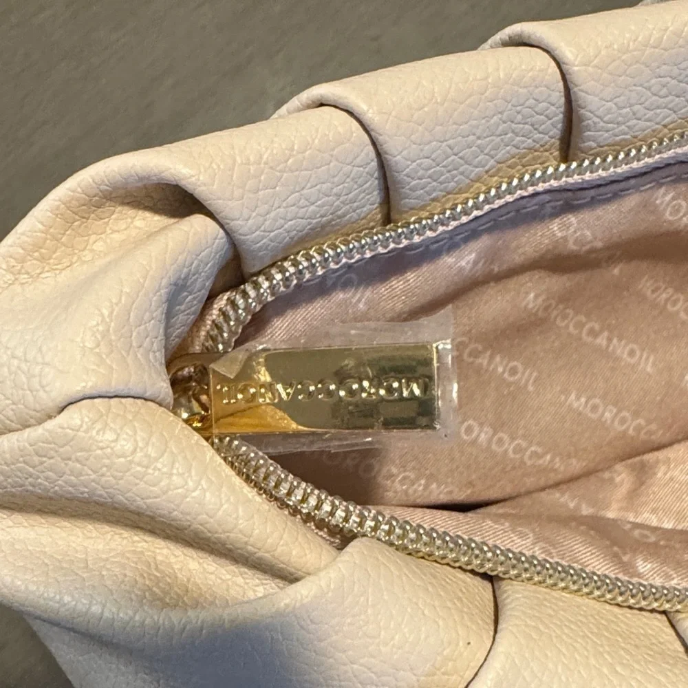 Moroccanoil clutch soft