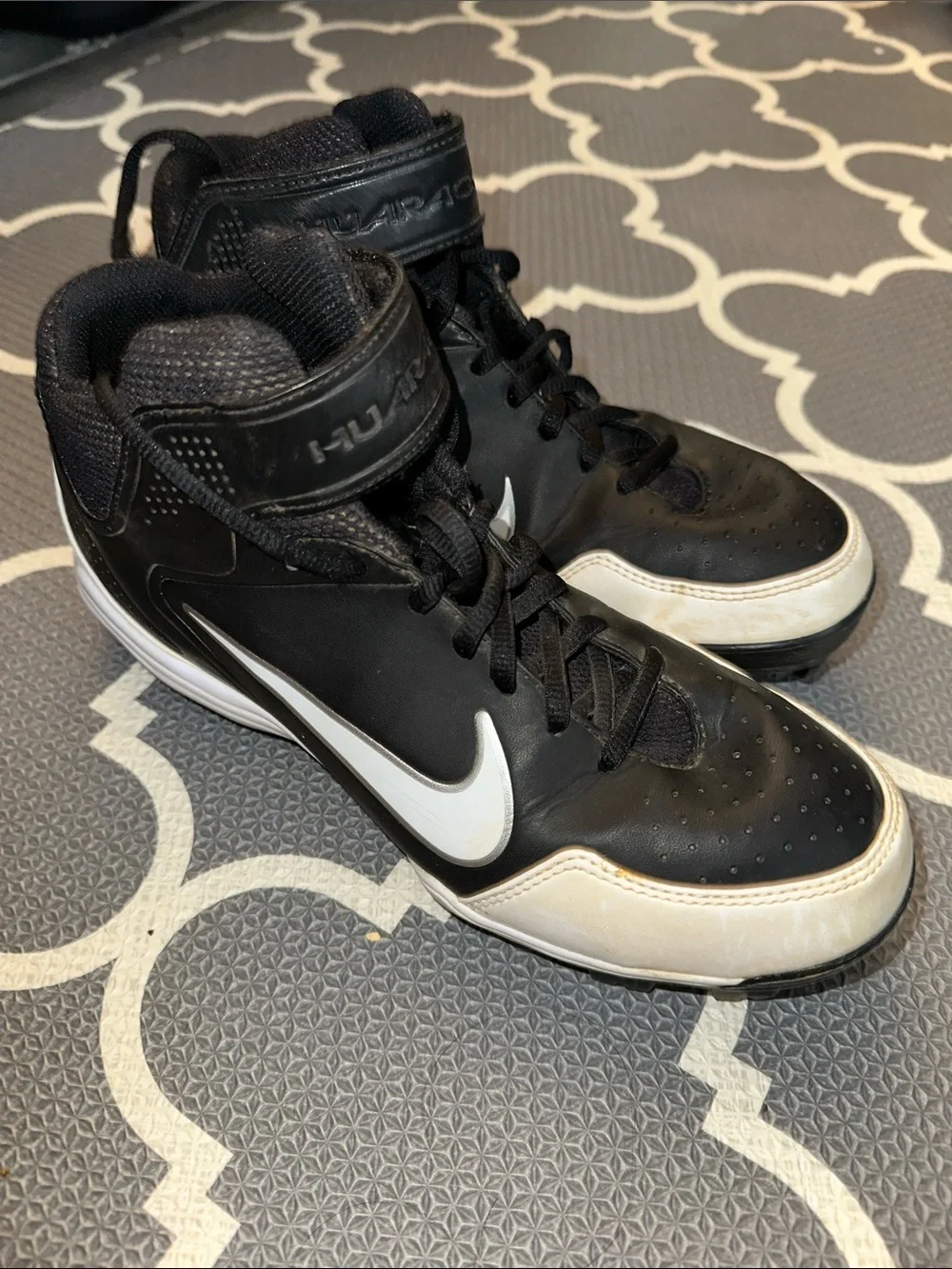 Nike mid top