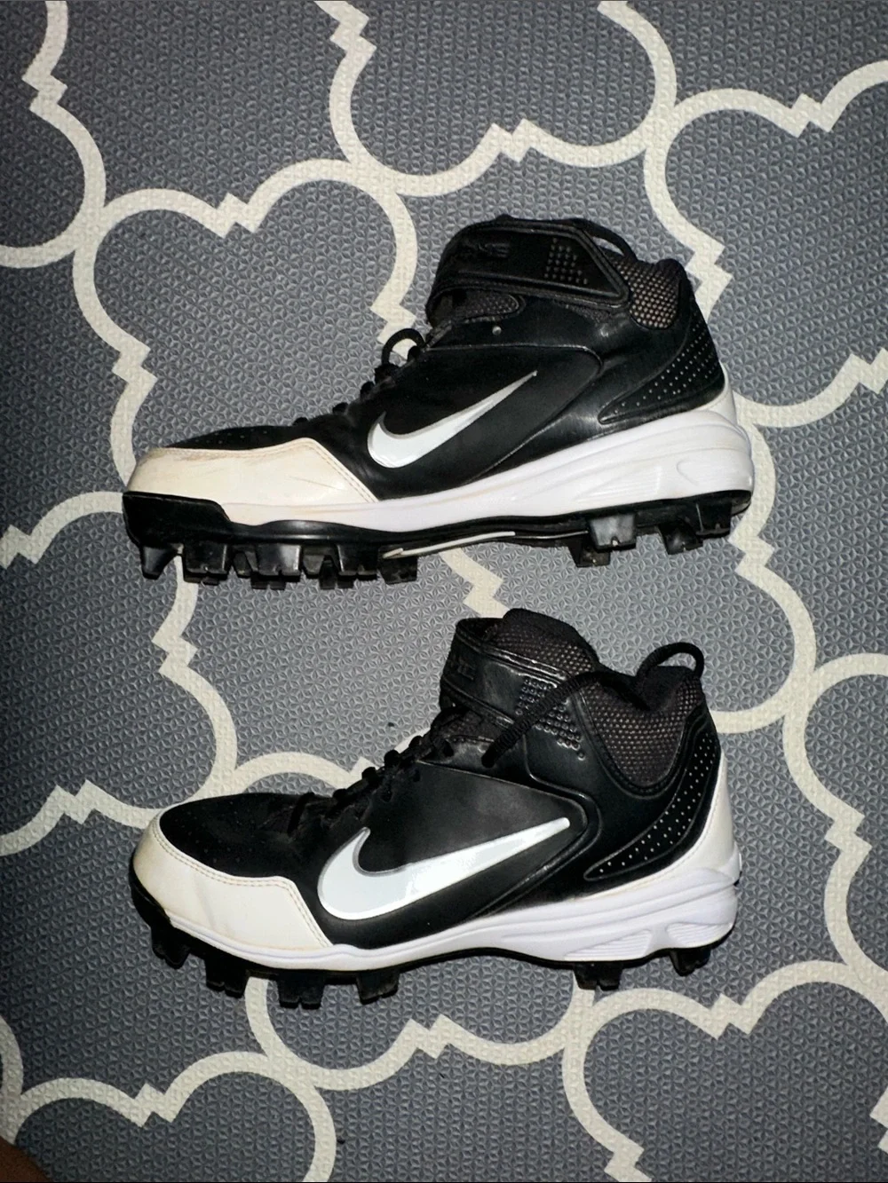 Nike mid top