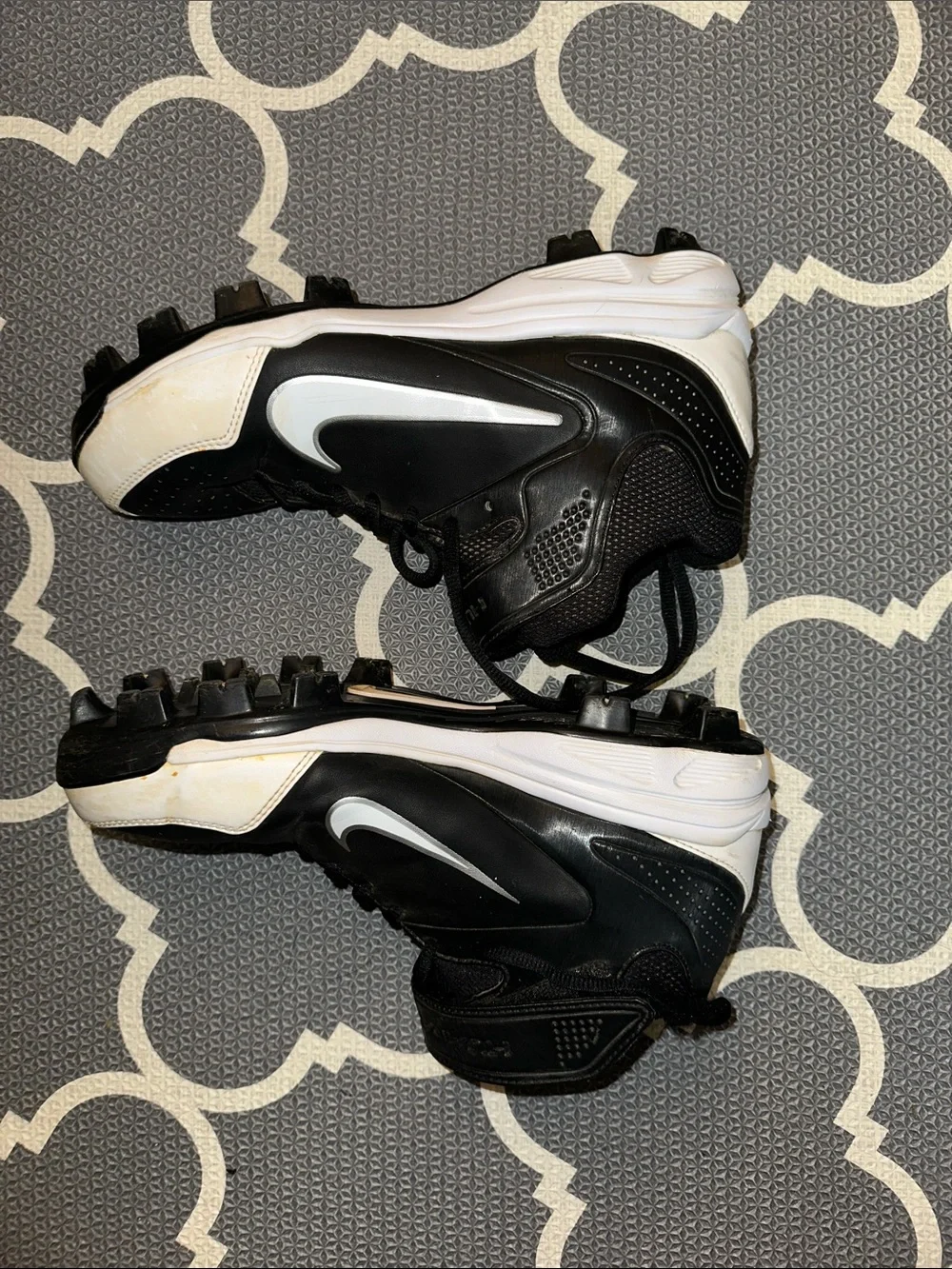 Nike mid top