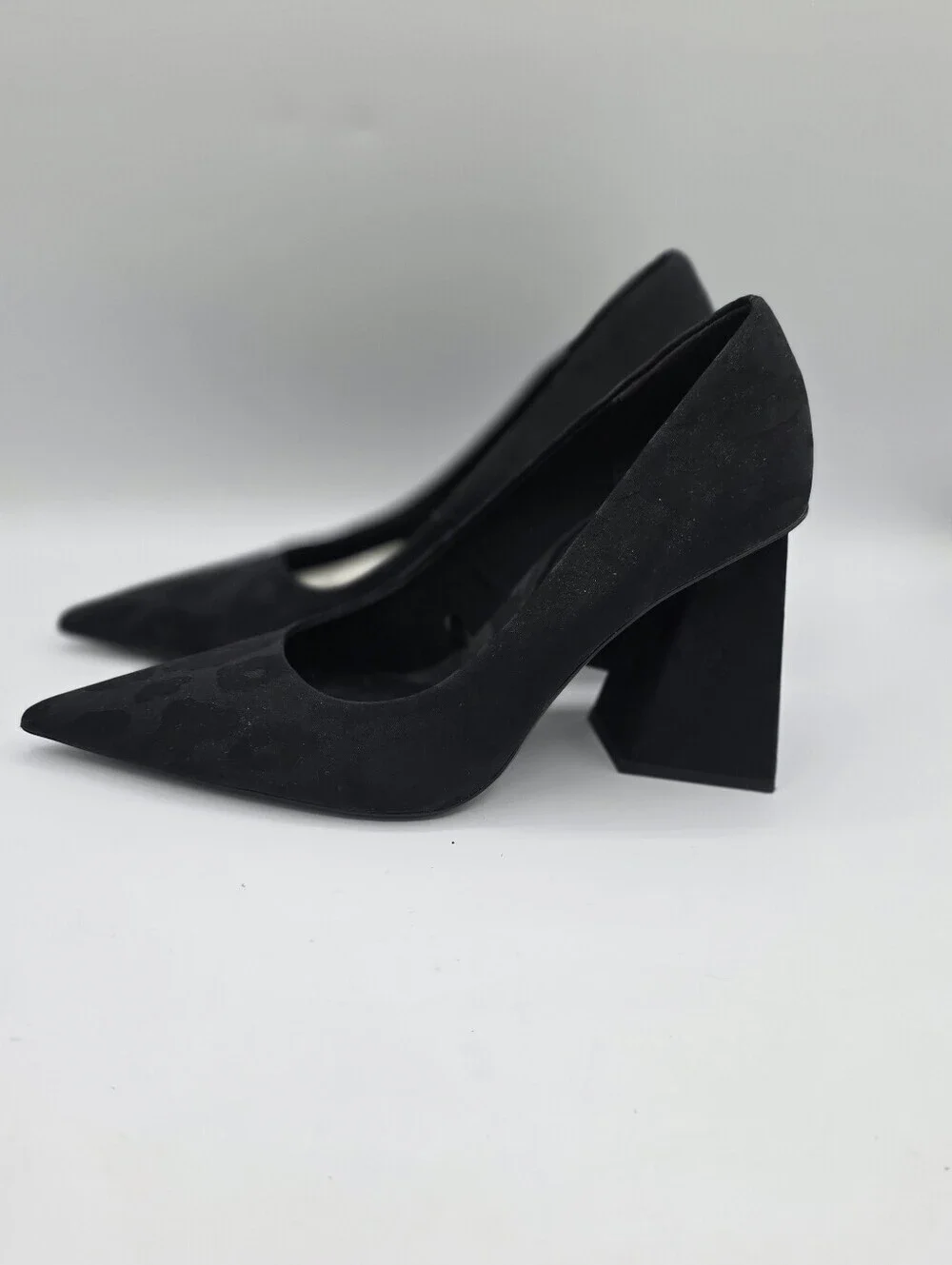Zara texture stable comfortable