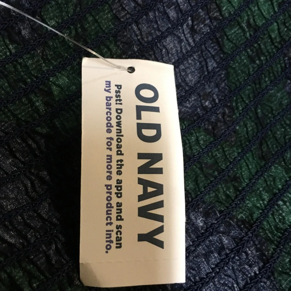 Old Navy orders flattering holiday