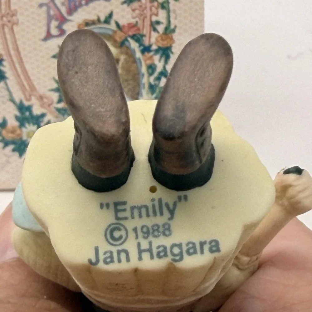 Jan‎ Hagara Emily 1988 Vintage Porcelain Figurine Girl with Doll Original Box