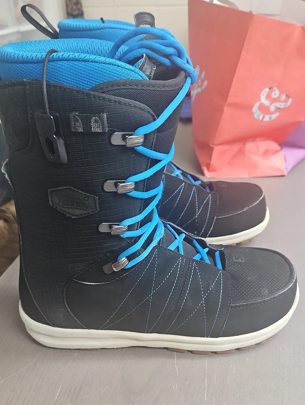 Salomon launch lace