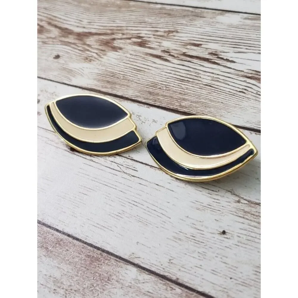 Vintage clip earrings