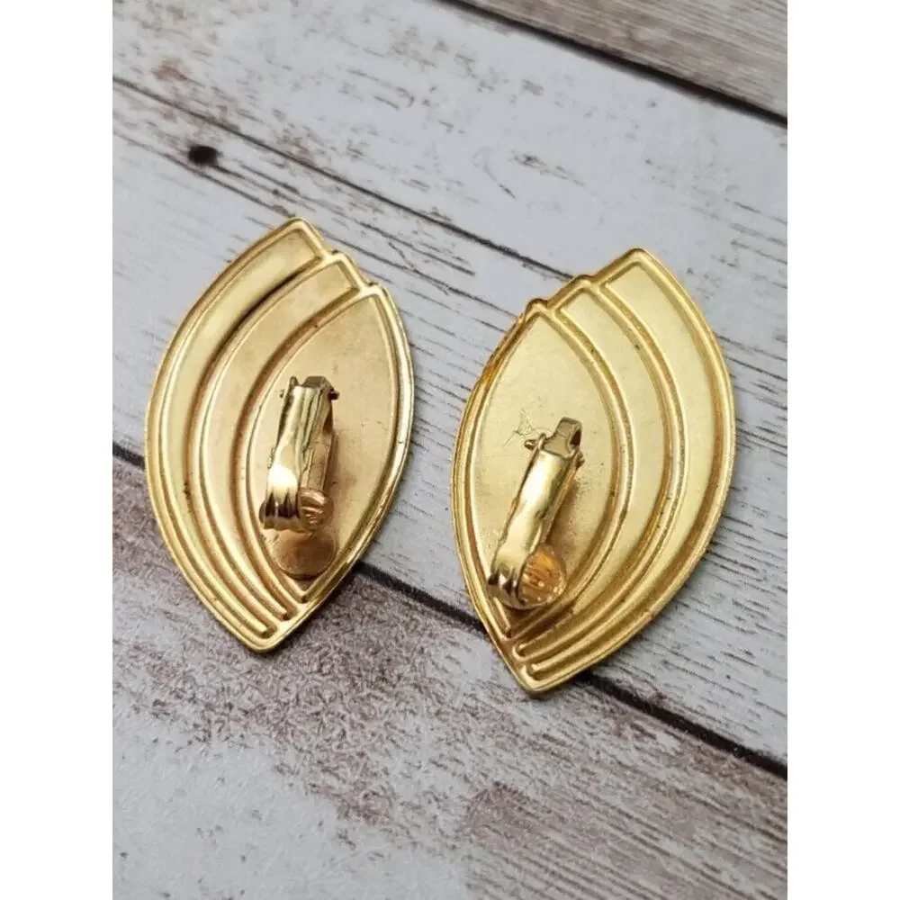 Vintage clip earrings