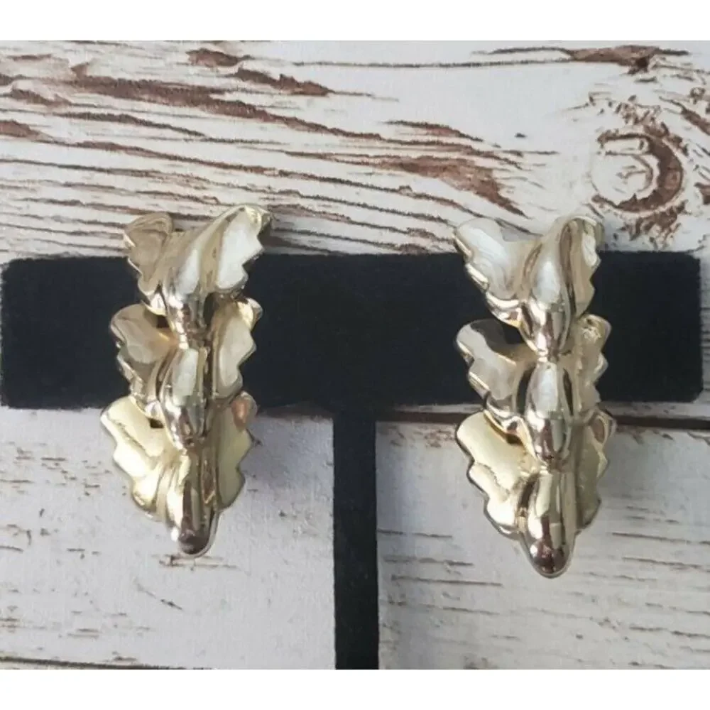 Vintage clip earrings