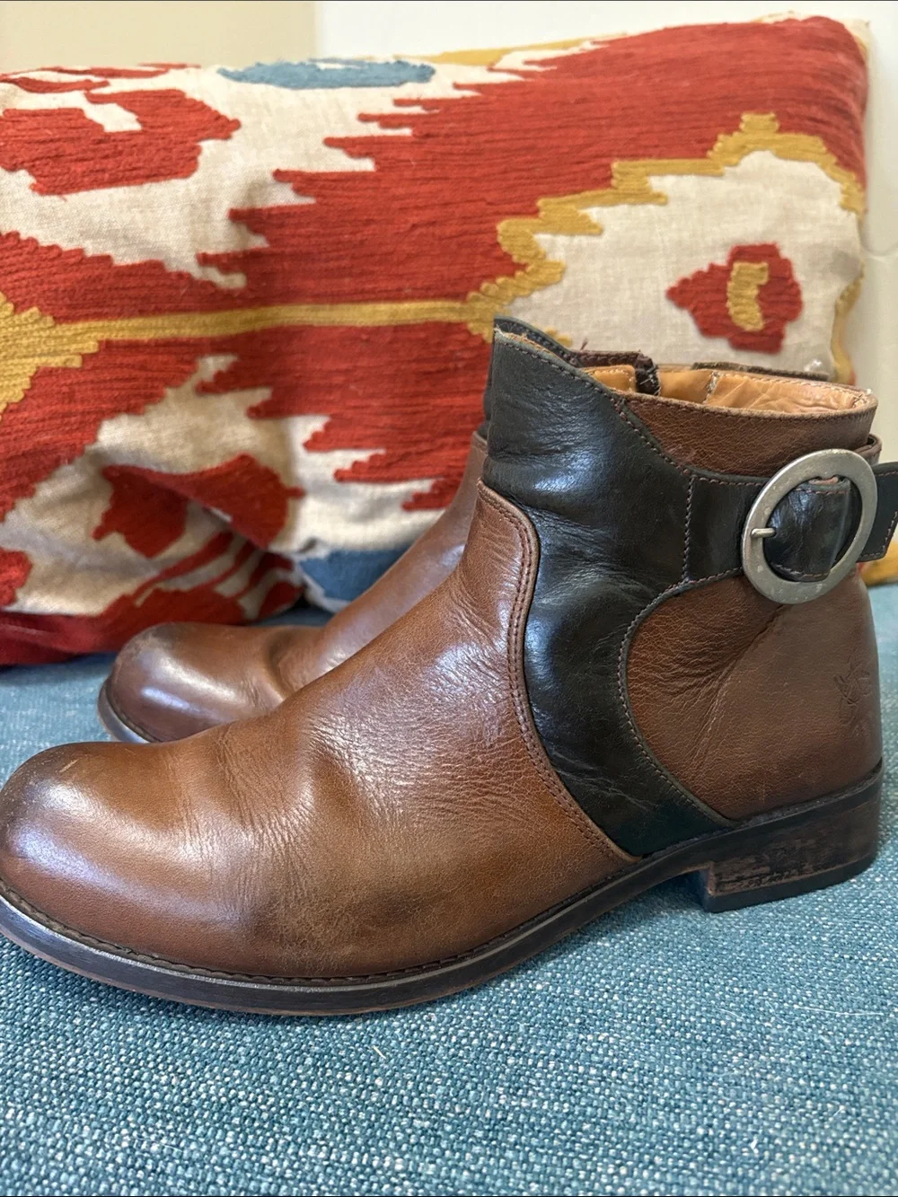 Htf John Fluevog Jules black brown buckle booties 9