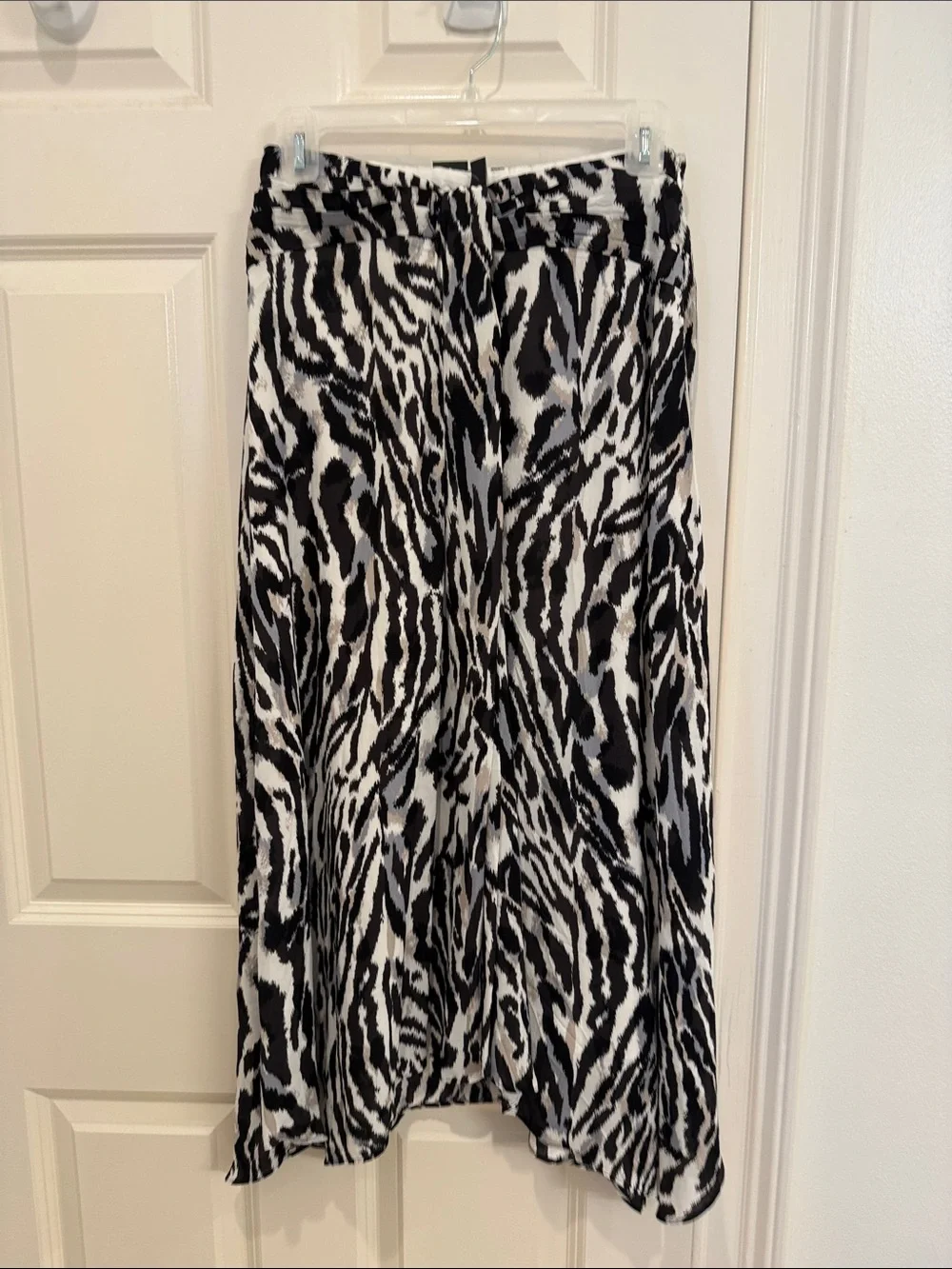 WHBM Women's Black & White Animal Print Maxi Skirt NWT sz XS